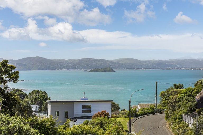 Photo of property in 72 Beacon Hill Road, Strathmore Park, Wellington, 6022