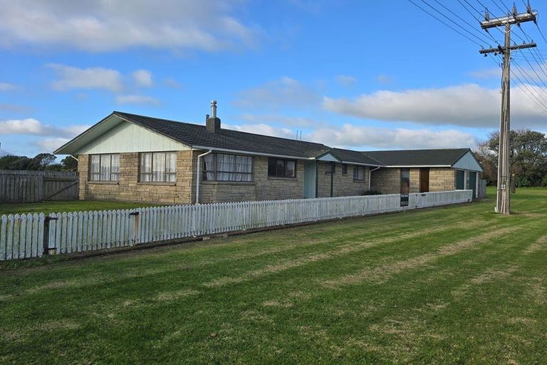 Photo of property in 41 Gisborne Terrace, Opunake, 4616