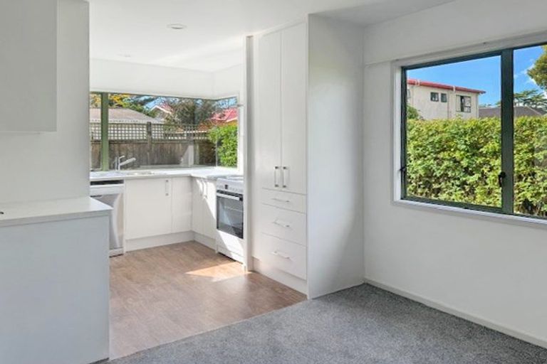 Photo of property in 2/18 Northcote Road, Takapuna, Auckland, 0622