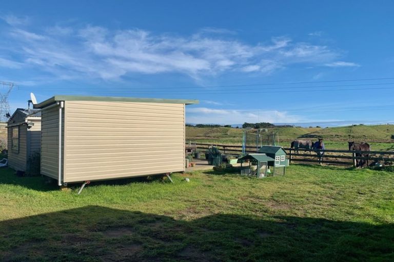 Photo of property in 175 Derham Road, Te Horo, Otaki, 5581