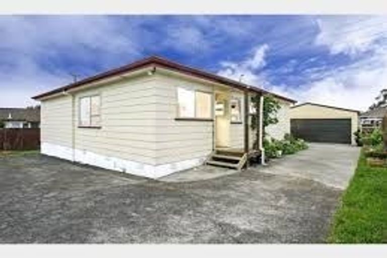 Photo of property in 37 Meadowood Drive, Unsworth Heights, Auckland, 0632