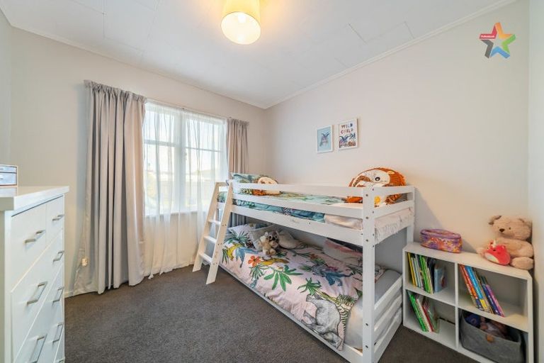 Photo of property in 33 Russell Road, Wainuiomata, Lower Hutt, 5014