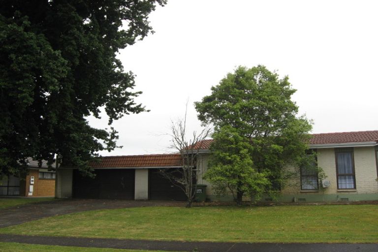 Photo of property in 1 Balgowan Terrace, Conifer Grove, Takanini, 2112