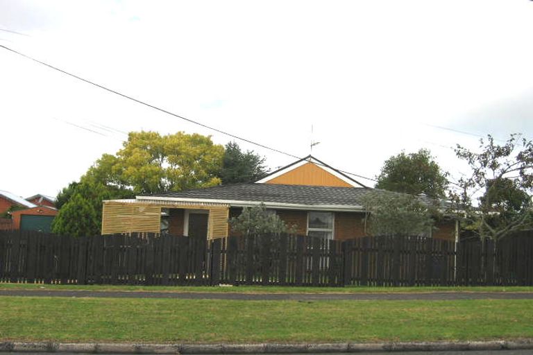 Photo of property in 2/120 Woodglen Road, Glen Eden, Auckland, 0602