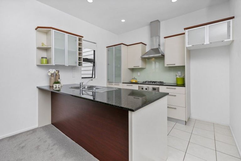 Photo of property in 4/40 Scarlet Oak Drive, Schnapper Rock, Auckland, 0632