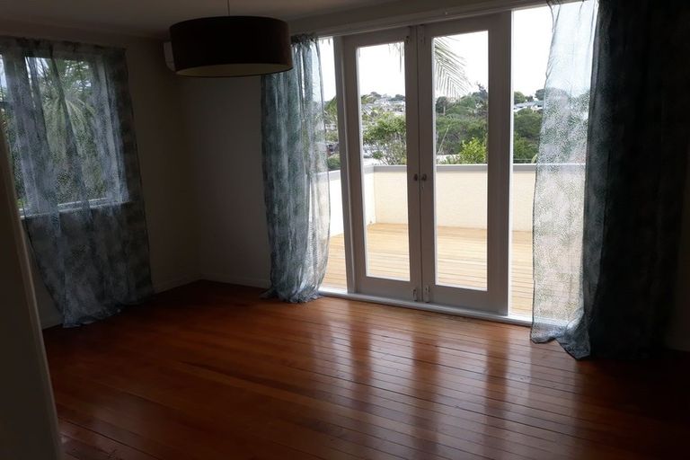 Photo of property in 1/20 Philson Terrace, Browns Bay, Auckland, 0630