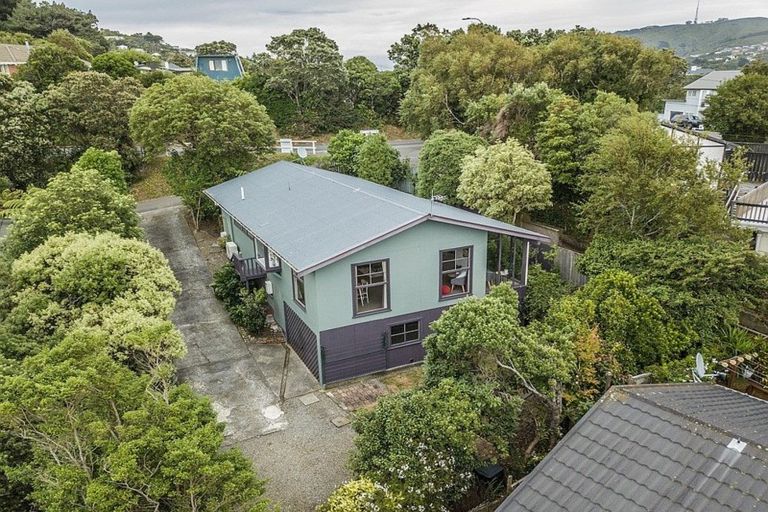 Photo of property in 131 Helston Road, Paparangi, Wellington, 6037