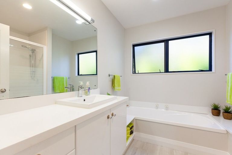 Photo of property in 117 Mangorei Road, Merrilands, New Plymouth, 4312