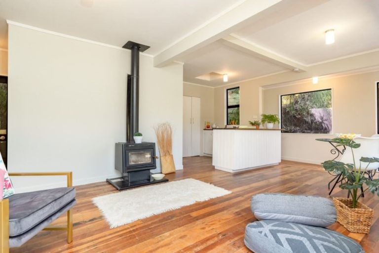 Photo of property in 49 Airlie Road, Plimmerton, Porirua, 5026