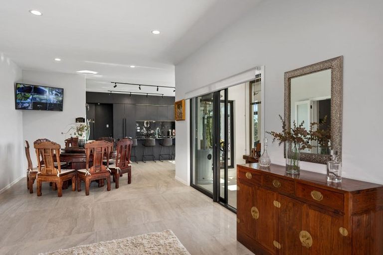 Photo of property in 49 Vaughans Road, Okura, Albany, 0792