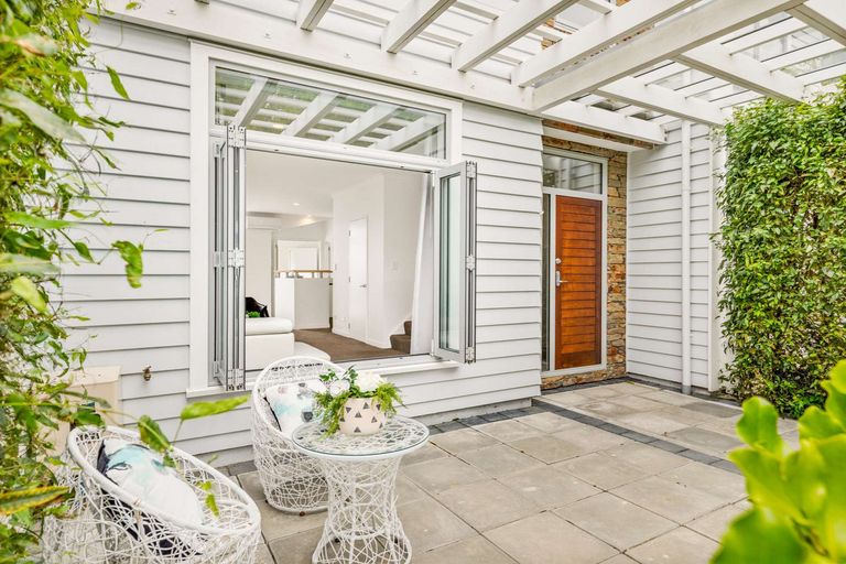 Photo of property in 36 Gunner Drive, Te Atatu Peninsula, Auckland, 0610