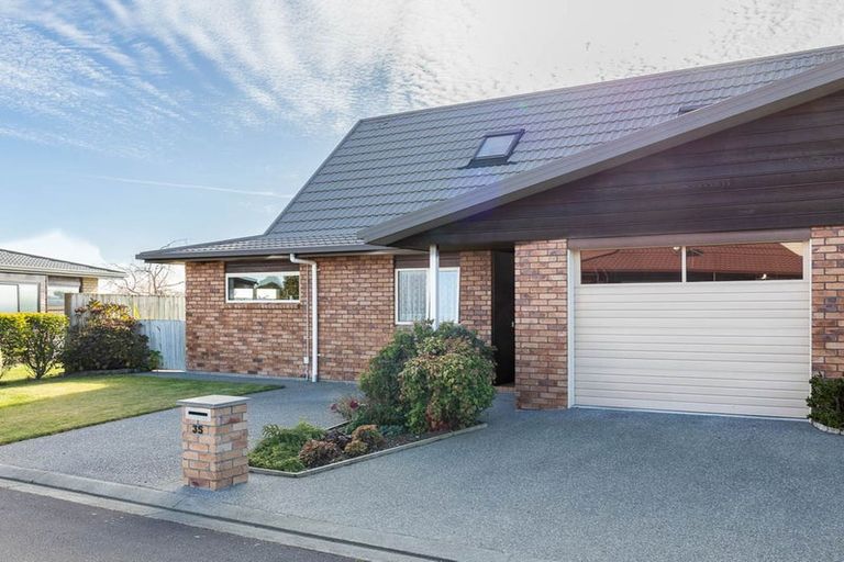 Photo of property in Rangeview Villas, 35/9 Fuller Close, Levin, 5510
