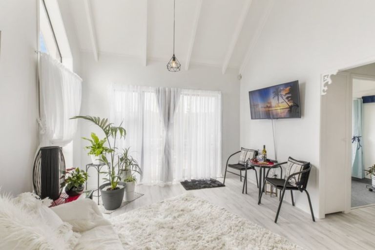 Photo of property in 1 Fantail Court, Orewa, 0931