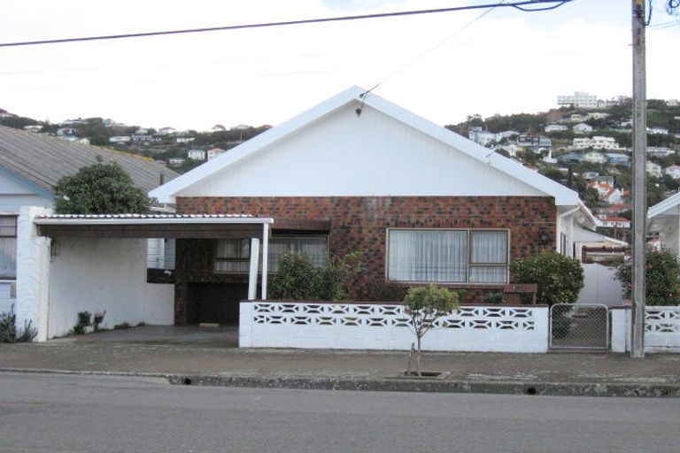 Photo of property in 102 Yule Street, Lyall Bay, Wellington, 6022