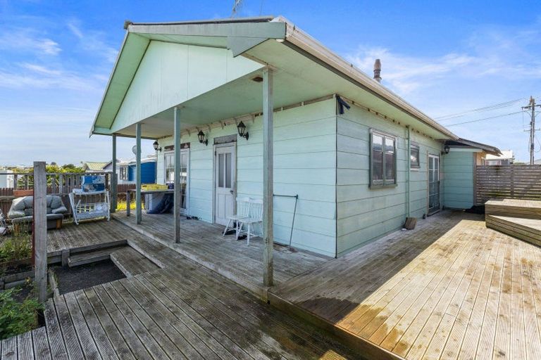 Photo of property in 28 Kowhai Street, Castlecliff, Whanganui, 4501