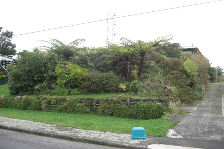 Photo of property in 12 Balmain Street, Newlands, Wellington, 6037