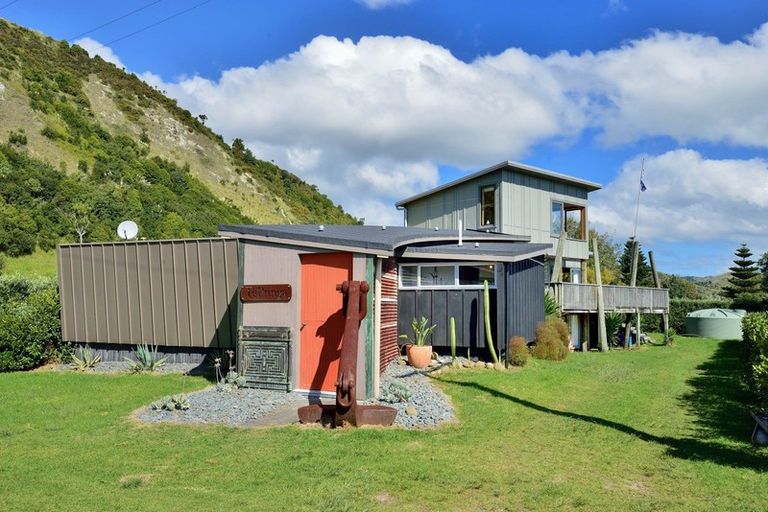 Photo of property in 18 Kahawai Street, Mahia, 4198