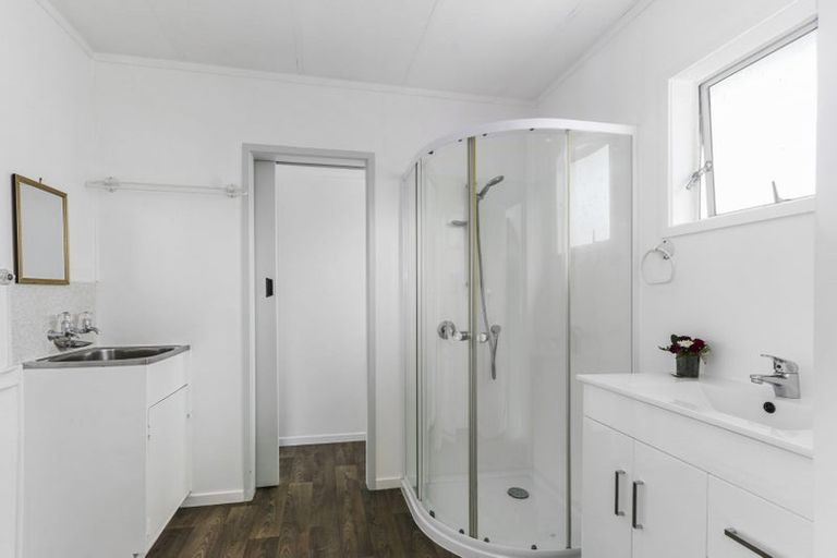 Photo of property in 3 Capitol Road, Matakatia, Whangaparaoa, 0930