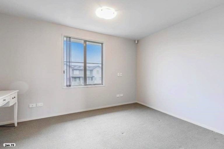 Photo of property in 39 Kirikiri Lane, East Tamaki, Auckland, 2013