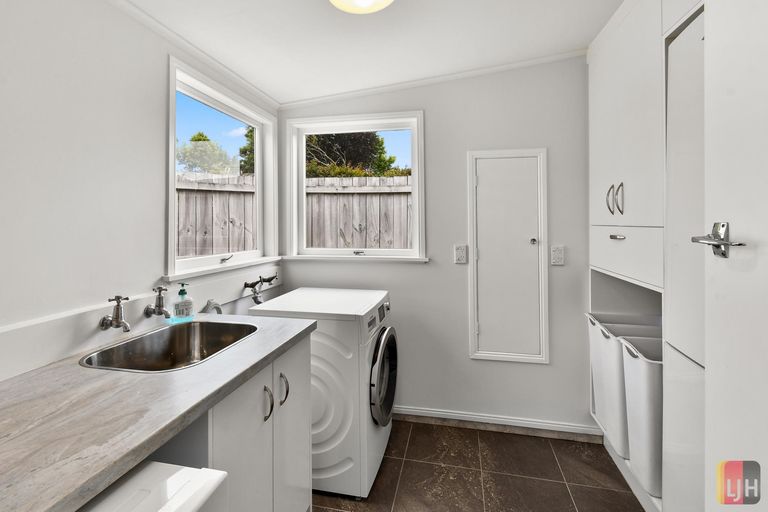 Photo of property in 16 Graham Road, Conifer Grove, Takanini, 2112