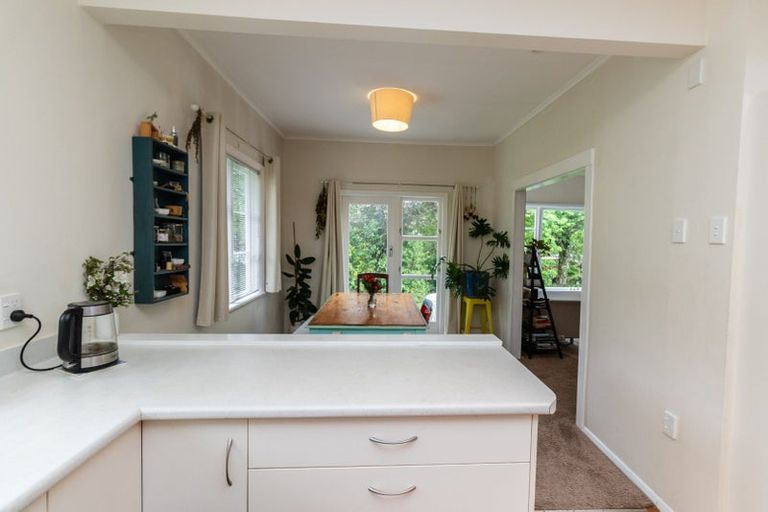 Photo of property in 33 Pinehaven Road, Pinehaven, Upper Hutt, 5019