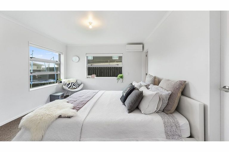 Photo of property in 19 Cresswell Place, Johnsonville, Wellington, 6037