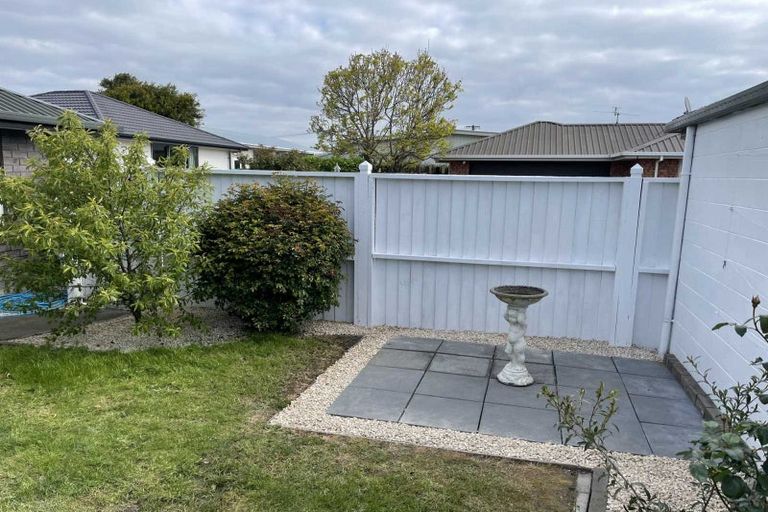 Photo of property in 2/200 Wainoni Road, Avondale, Christchurch, 8061