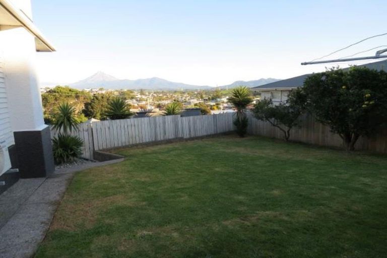 Photo of property in 15 Scott Street, Moturoa, New Plymouth, 4310