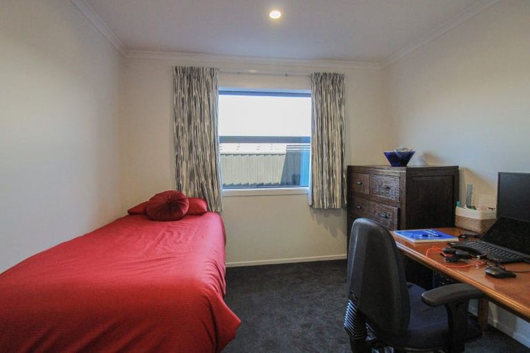 Photo of property in 17 Buddle Road, Wallaceville, Upper Hutt, 5018