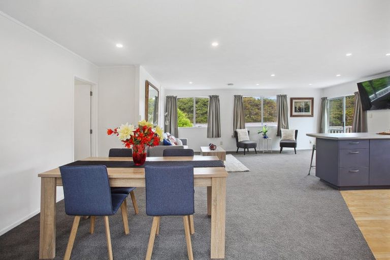 Photo of property in 7 Napuka Road, Henderson Valley, Auckland, 0612