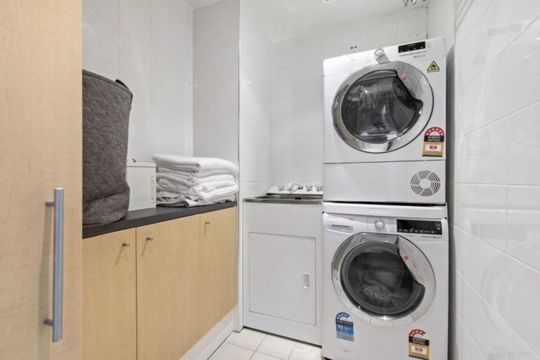 Photo of property in Sanctum Apartment, 10 Ebor Street, Te Aro, Wellington, 6011