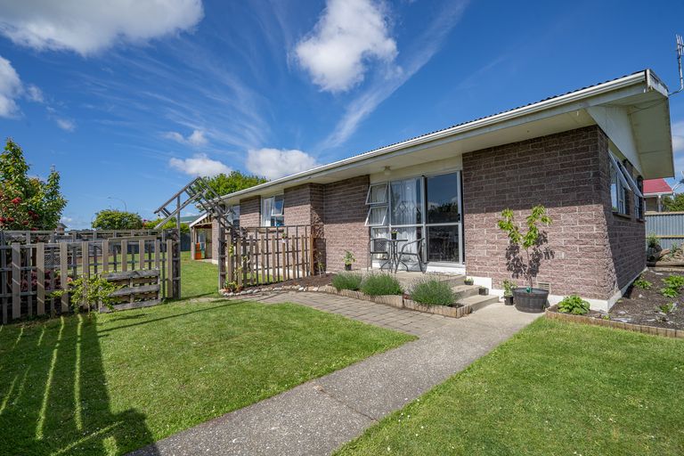 Photo of property in 54 Paisley Street, Kew, Invercargill, 9812