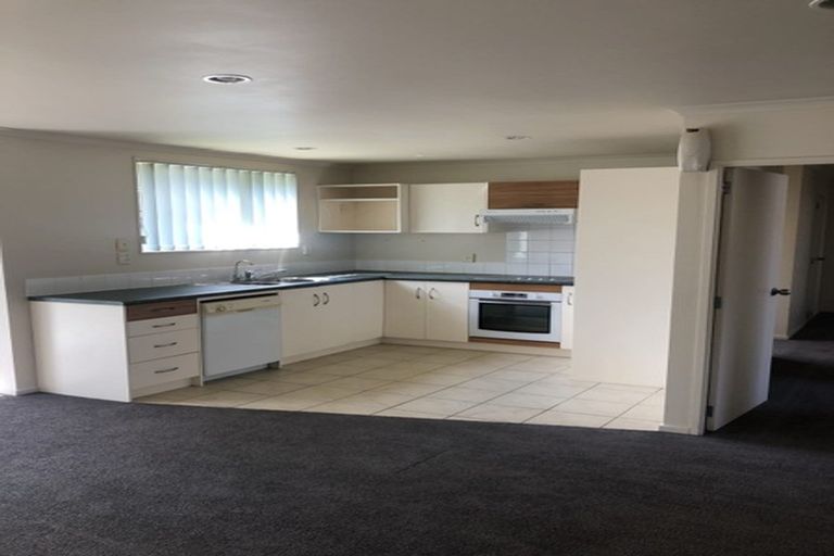 Photo of property in 18 Ranch Place, Pukekohe, 2120
