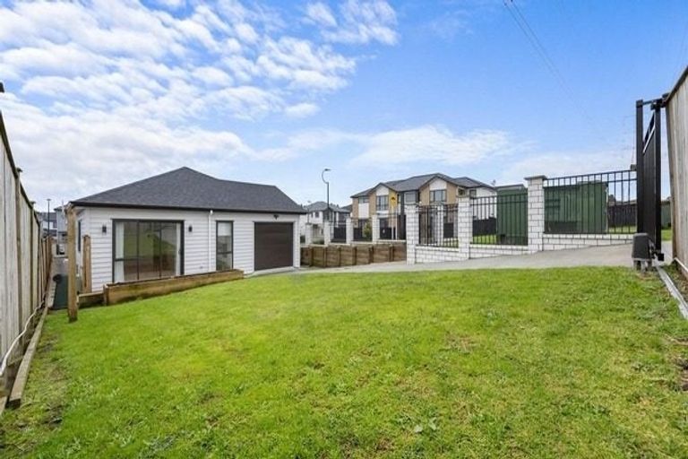Photo of property in 57 Drumbuoy Drive, Flat Bush, Auckland, 2019