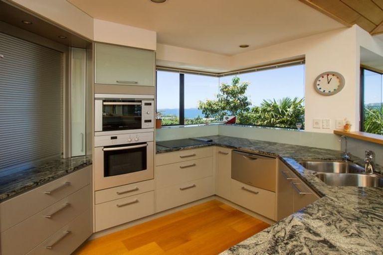 Photo of property in 2/19 Churchill Road, Murrays Bay, Auckland, 0630