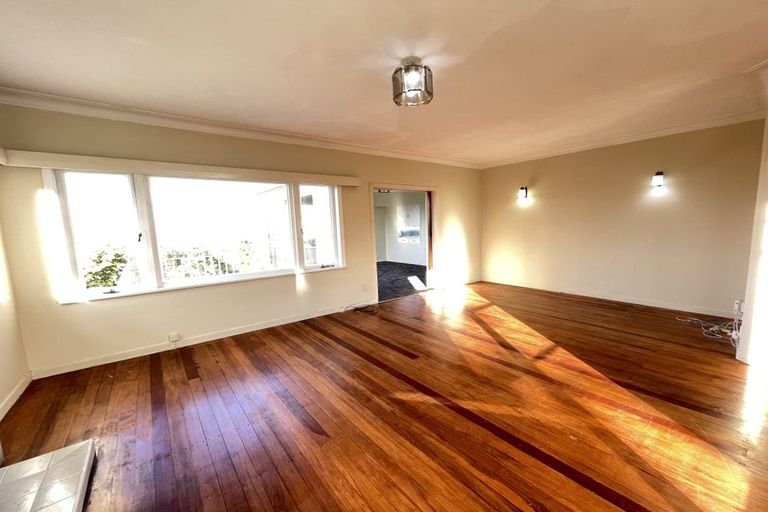 Photo of property in 89 Forrest Hill Road, Milford, Auckland, 0620