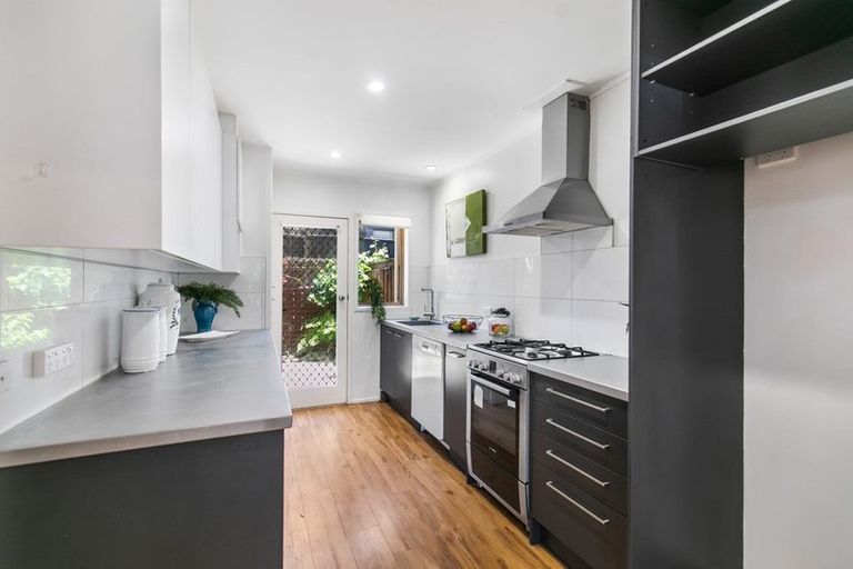 Photo of property in 2/83 Uxbridge Road, Cockle Bay, Auckland, 2014