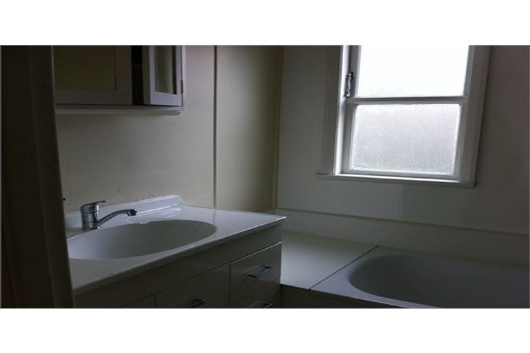 Photo of property in 31 Knowles Street, Terrace End, Palmerston North, 4410