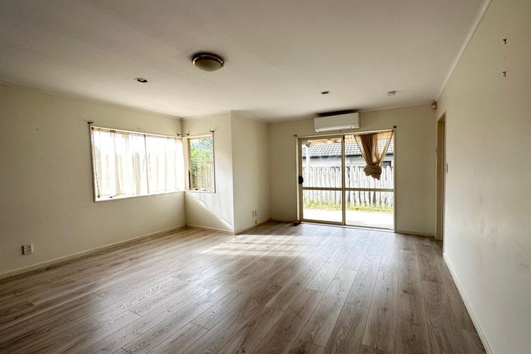 Photo of property in 32 Frank Bunce Grove, Flat Bush, Auckland, 2019