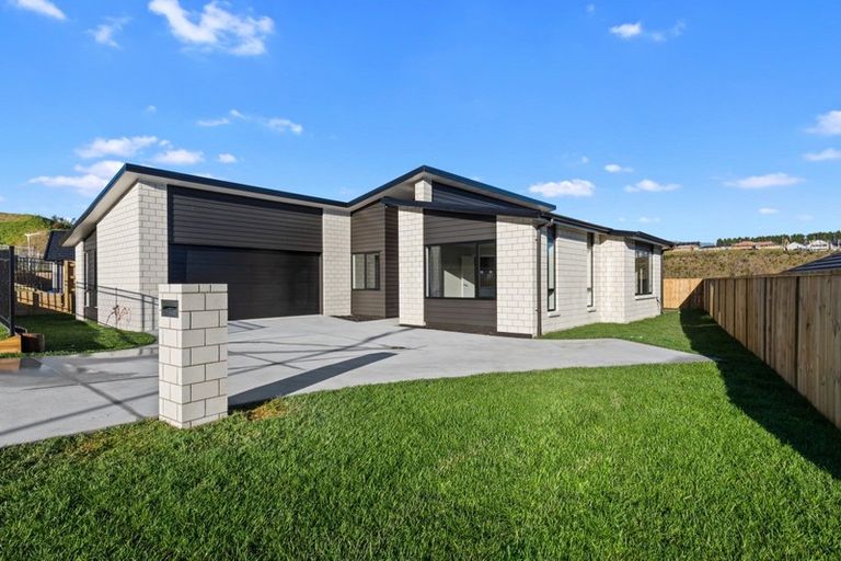 Photo of property in 62 Whakaturou Crescent, Pyes Pa, Tauranga, 3112