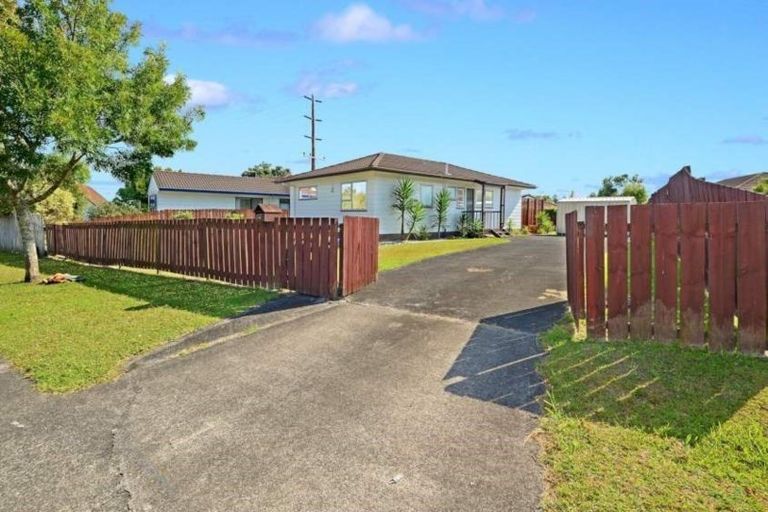 Photo of property in 37 Meadowood Drive, Unsworth Heights, Auckland, 0632