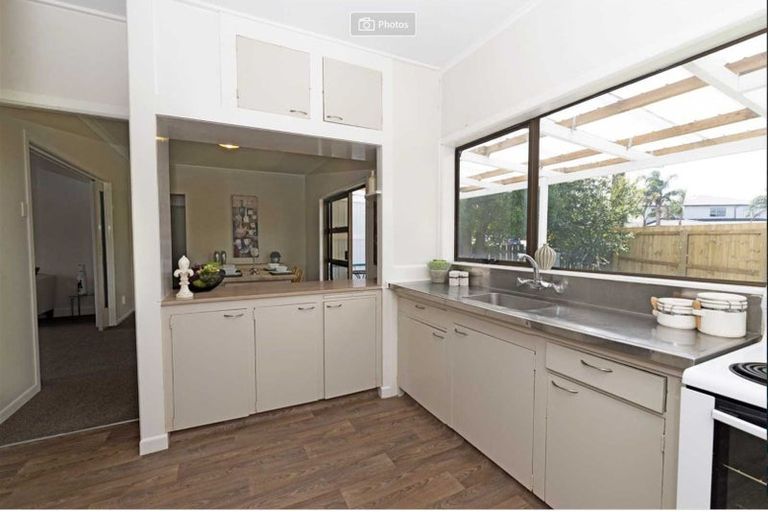 Photo of property in 1/23 Luckens Road, West Harbour, Auckland, 0618