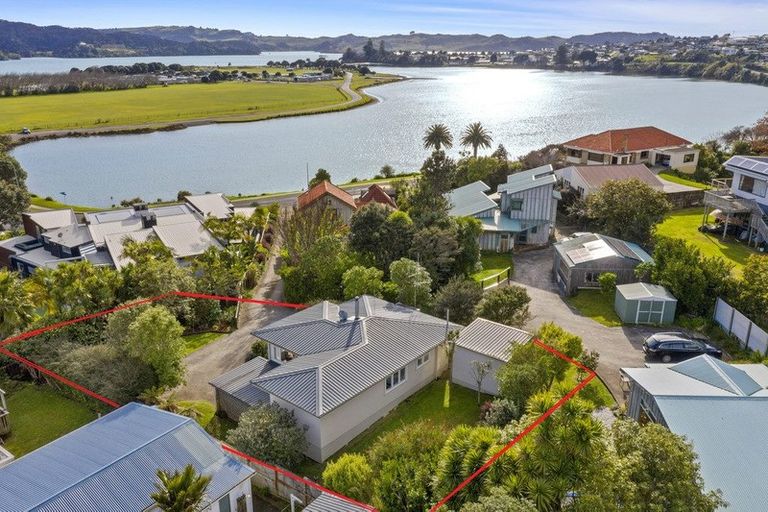 Photo of property in 10 Marine Parade, Raglan, 3225