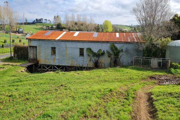 Photo of property in 311 Croydon Road, Midhirst, Stratford, 4394