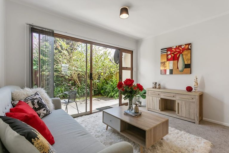 Photo of property in 4/773 Beach Road, Browns Bay, Auckland, 0630