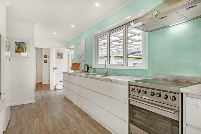 Photo of property in 1 Island View Road, Western Heights, Rotorua, 3015