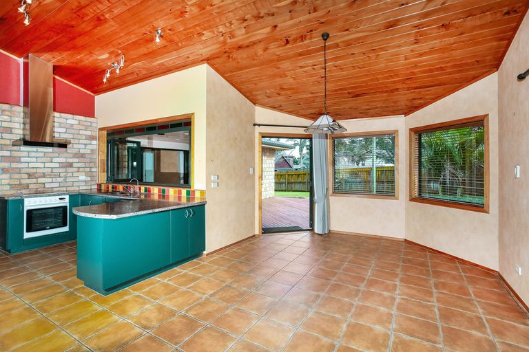 Photo of property in 4 Vela Place, Clarks Beach, 2122