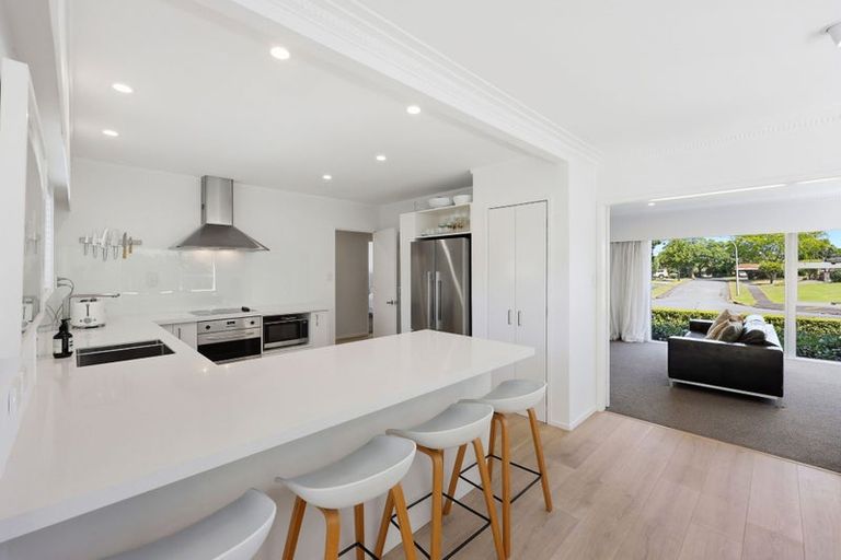 Photo of property in 46 Luton Avenue, Sunnyhills, Auckland, 2010