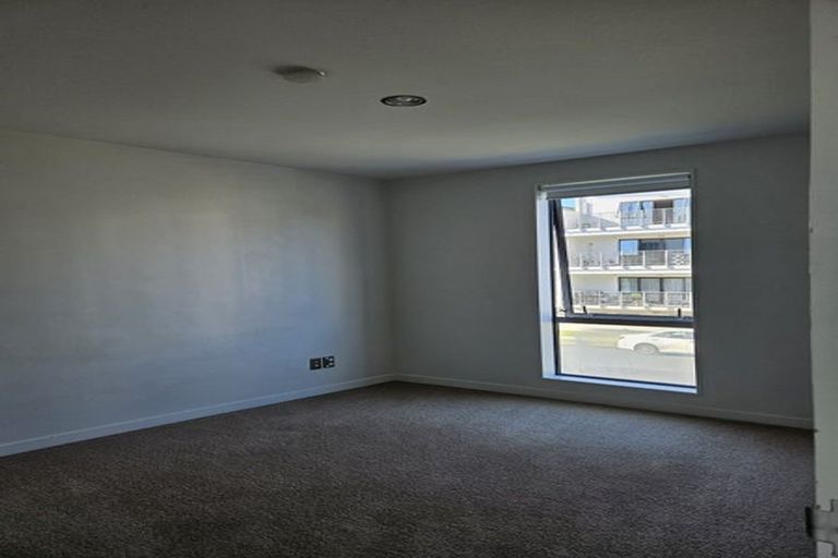 Photo of property in 1f/136 Stancombe Road, Flat Bush, Auckland, 2016