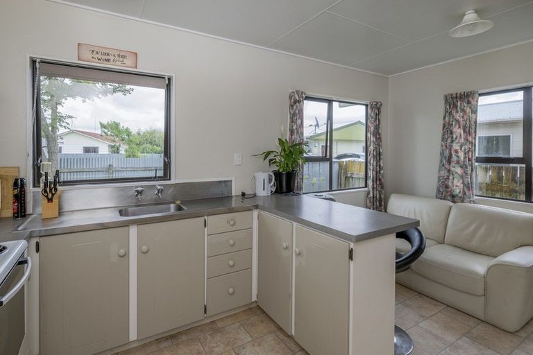 Photo of property in 16 Guy Avenue, Levin, 5510